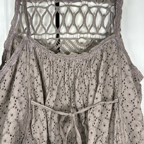 Free People I Got My Eyelet On You Crochet Eyelet Top in Taupe Size Medium - Picture 4 of 10